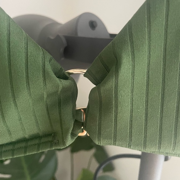 Hollister Bathing Suit Top - Picture 2 of 4